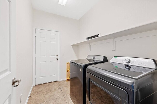 Building Photo - 2372 E Sequoia Dr