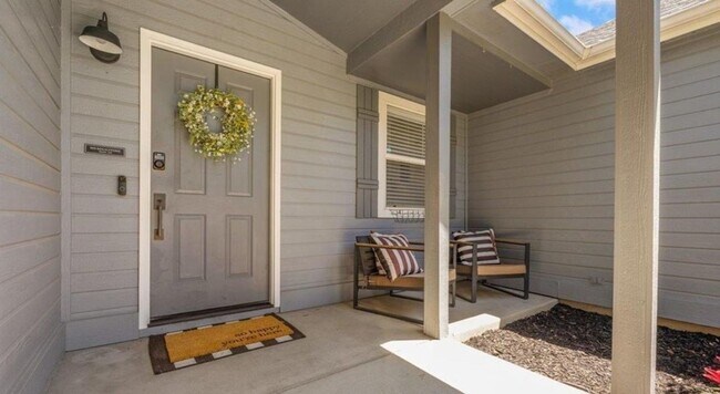 Building Photo - 4 Bedrooms • Single Level • Prime Meridian Location