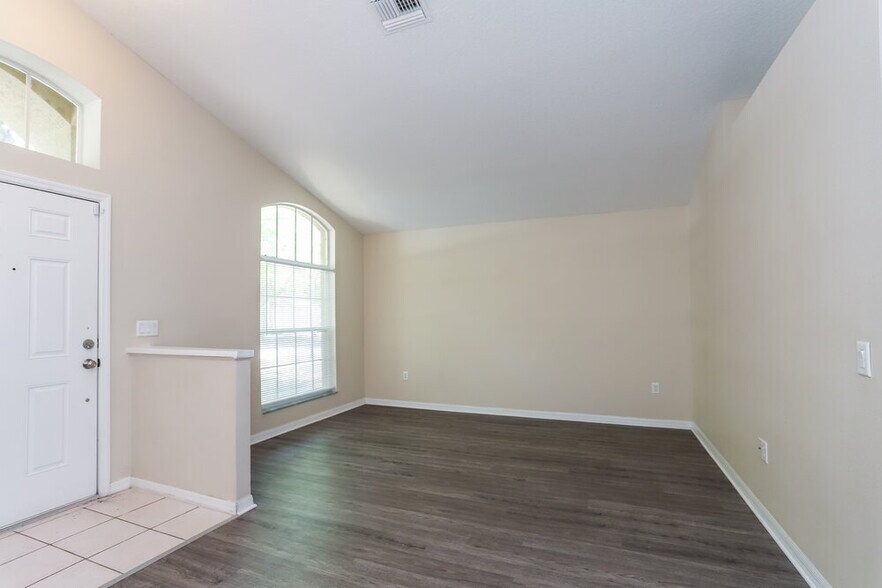 Building Photo - 733 Somerstone Dr