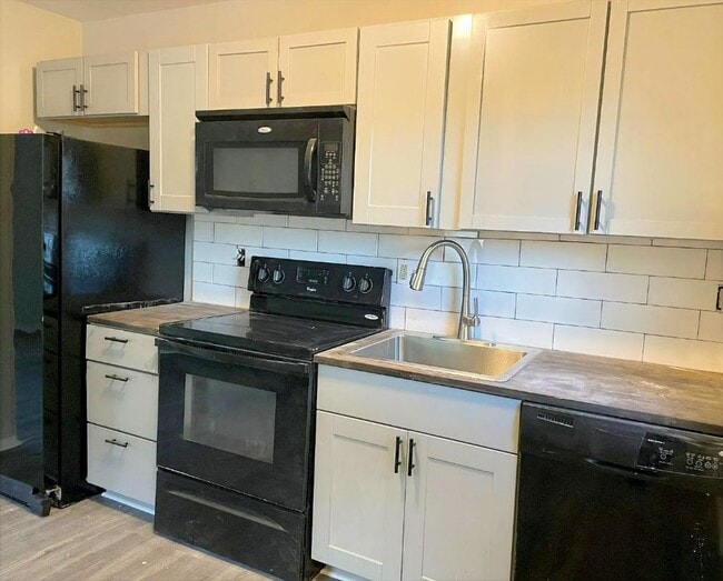 Building Photo - Single Family Home For Rent!