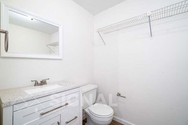 Building Photo - 1304 Shades Run Cir