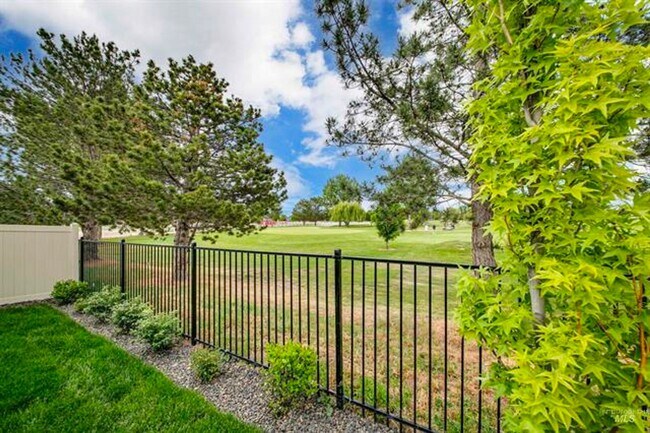 Building Photo - AstoriaTownHome