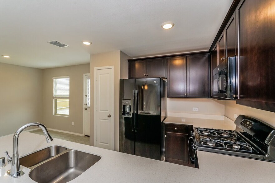 Building Photo - 360 Sun Bluff Rd