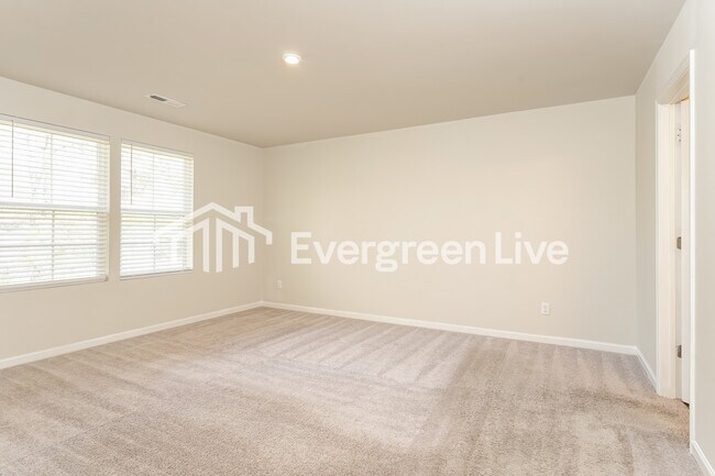 Building Photo - 125 Raymond St