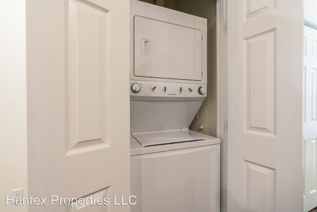 Building Photo - 2407 Bois D'Arc St