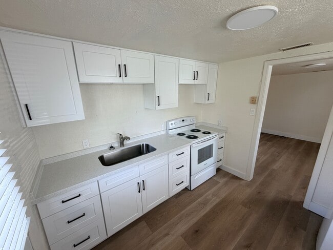 Building Photo - 481 S Tremont St