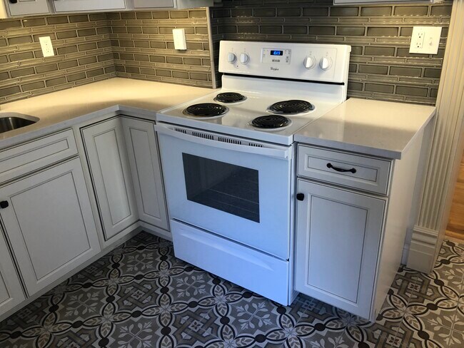 Building Photo - 214 N Canyon Rd