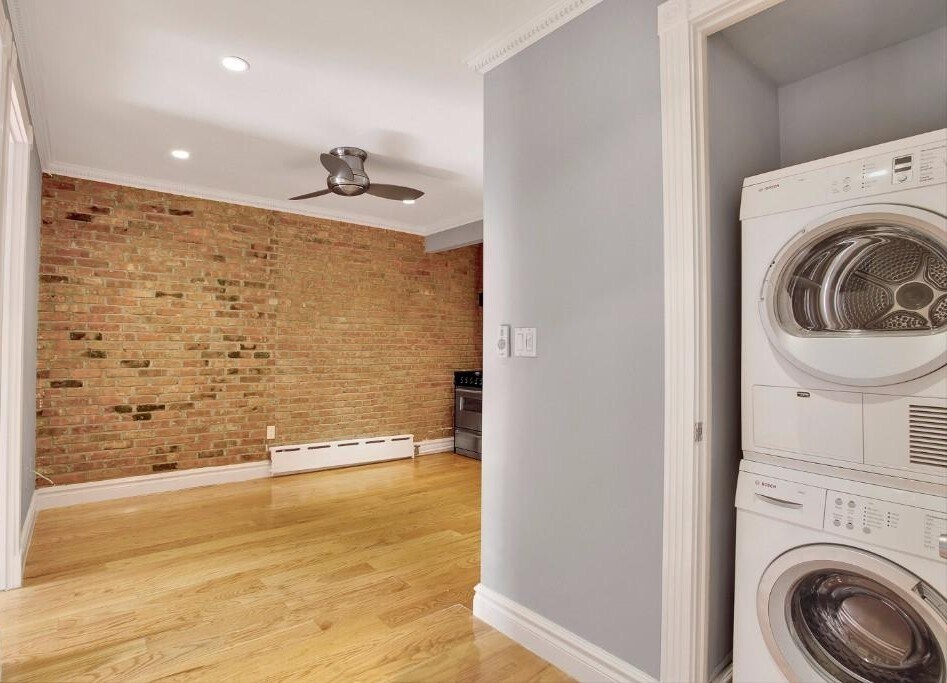 Building Photo - 424 E 9th St