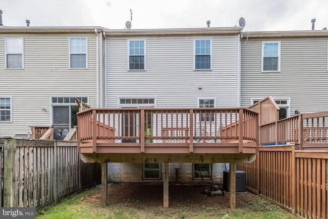 Building Photo - 21588 Bankbarn Terrace
