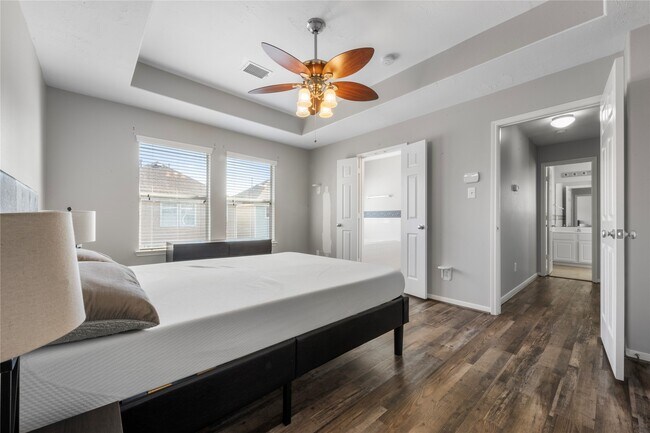 Building Photo - 6354 Wilshire Ridge