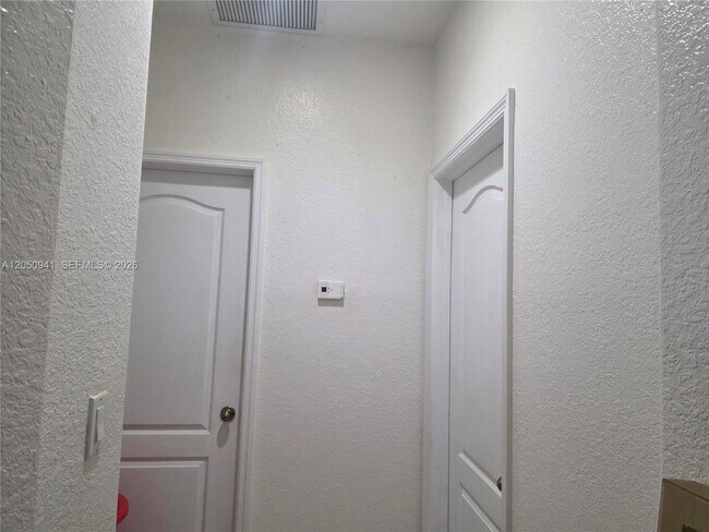 Building Photo - 15103 SW 11th Ln