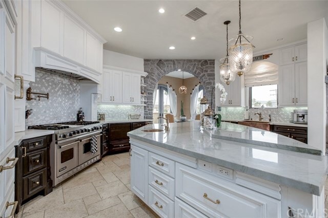 Building Photo - 736 Esplanade