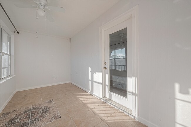 Building Photo - 9407 Demsey Mill Dr