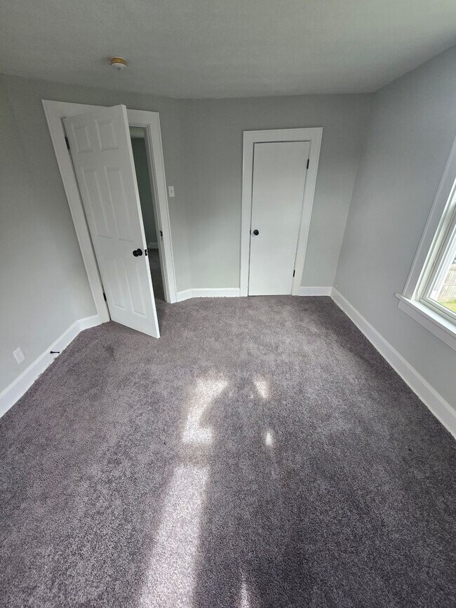 Building Photo - 3 BEDROOM SINGLE FAMILY HOME