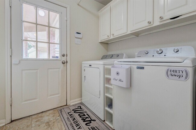 Building Photo - 1606 Barrington Hills Ln