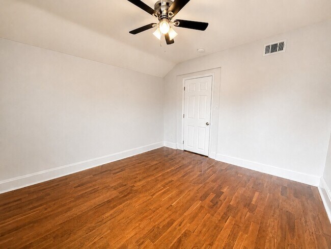 Building Photo - 1830 N Mozart St