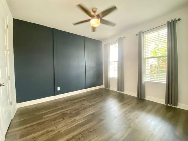 Building Photo - 4 Bedroom, 3 Bath Home w/ 2 Car Garage