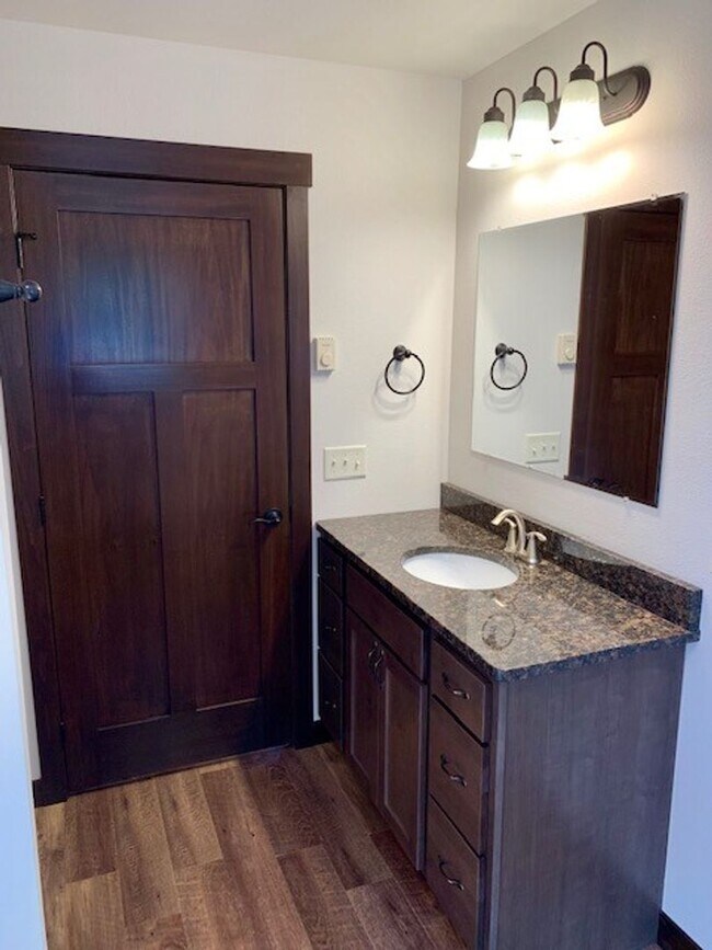 Building Photo - 122-124 Hickory Lane