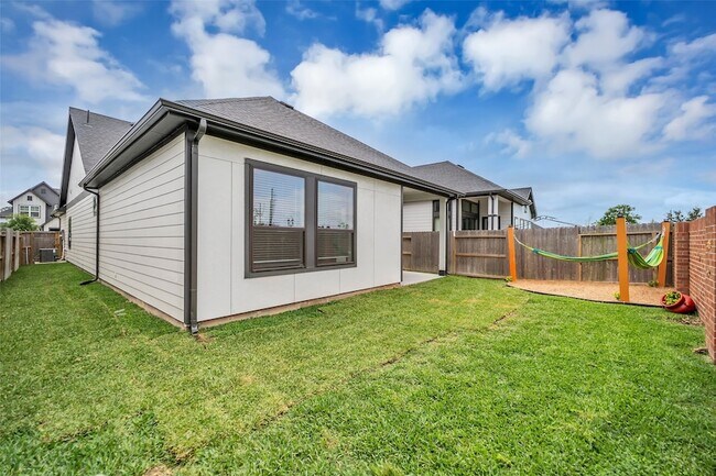 Building Photo - 1535 Park Path Dr