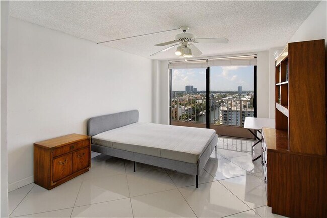 Building Photo - 290 174th St St