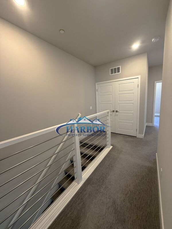 Building Photo - 1492 W Sunrise Ln