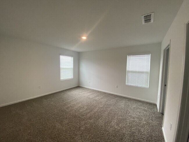 Building Photo - Beautiful 4-Bedroom Home in Cross Creek – Resort-Style Amenities & Convenient Clay County Location!