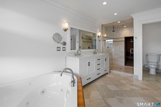 Building Photo - 1 Island Dr