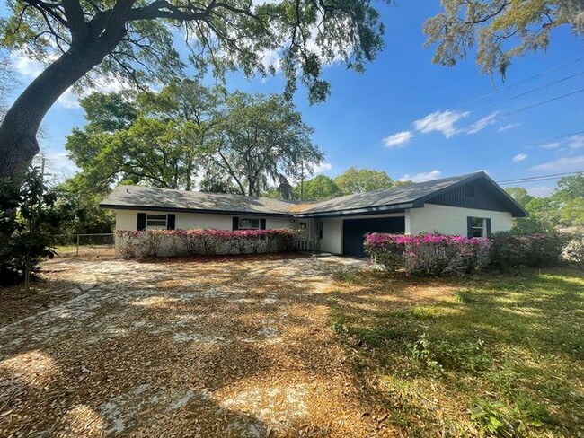 Primary Photo - Newly Renovated 3 Bedroom / 2 Bath In Lake...
