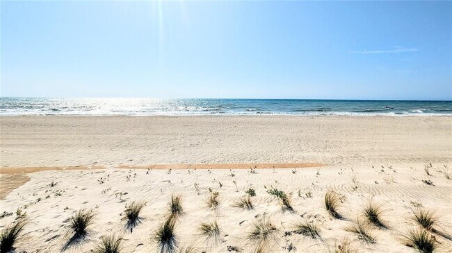 Building Photo - 3240 Gulf of Mexico Dr