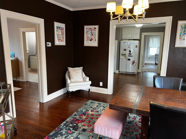 Dining - 712 NW 22nd St