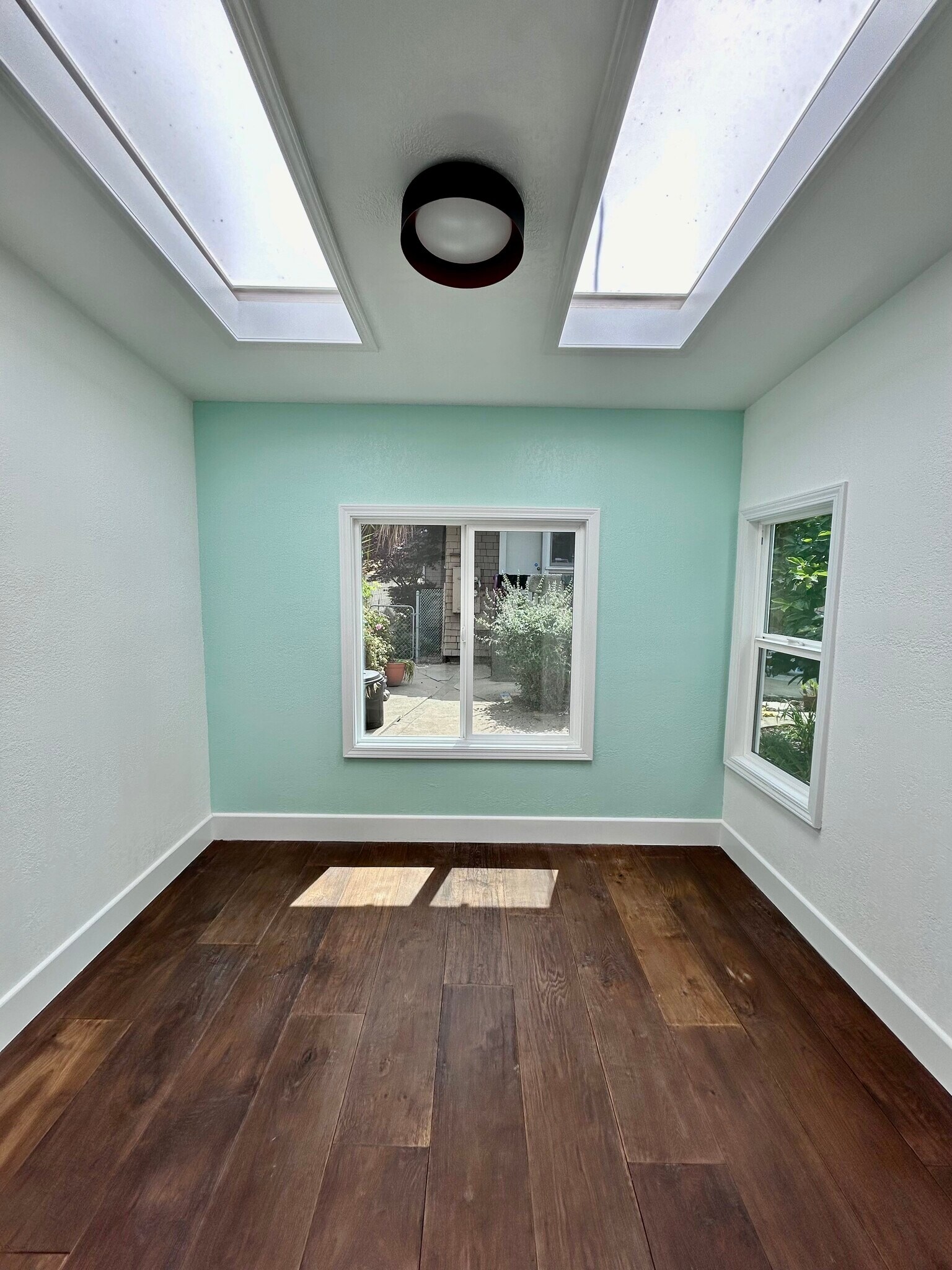 Sunroom - 1613 6th Ave
