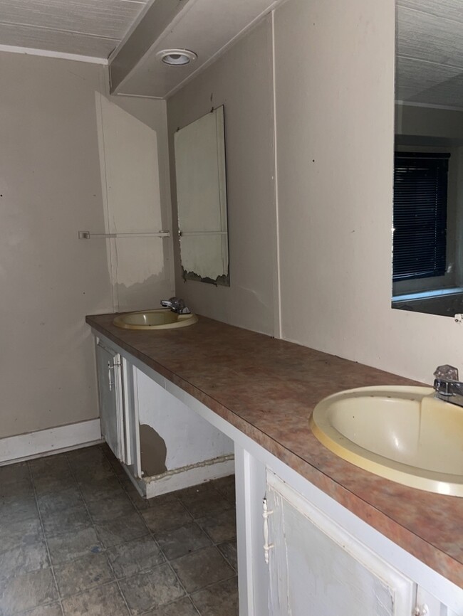 Building Photo - Mobile Home in Dalton Estates
