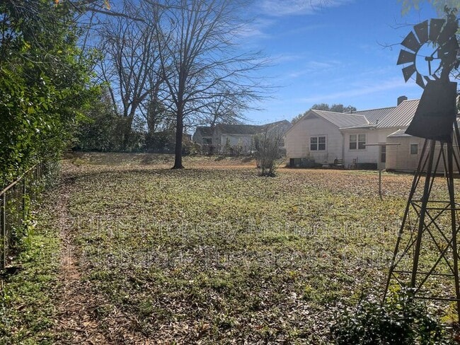 Building Photo - 19 Cedar Knoll