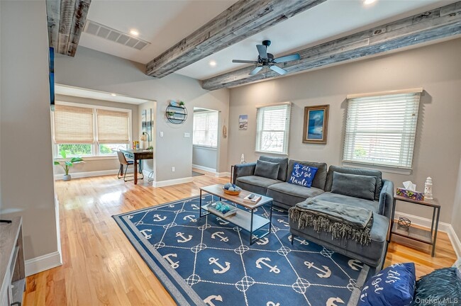 Building Photo - 71 S Bay Dr