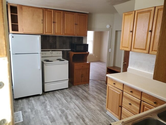 Building Photo - 112 14th St N