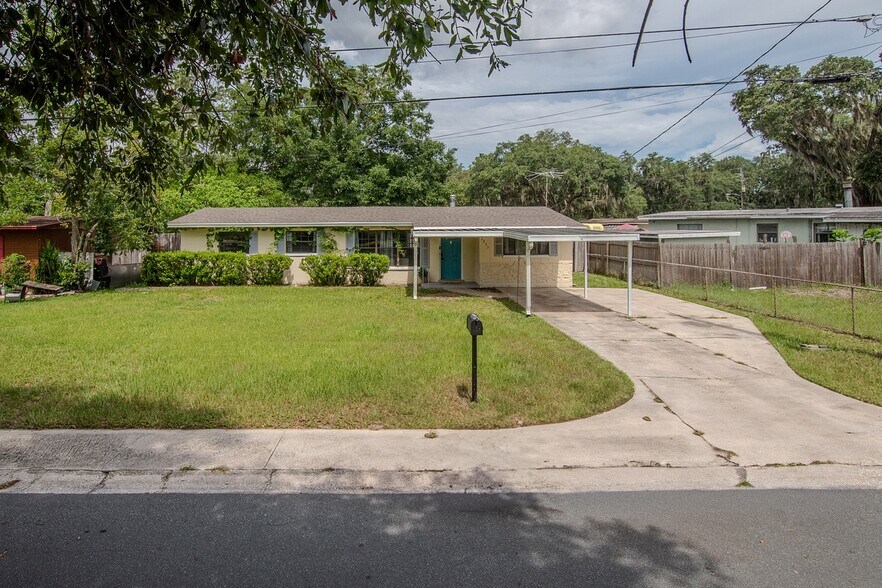 Building Photo - 2233 La Valle Dr