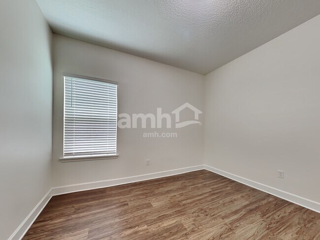 Building Photo - 970 Sunny Stroll Dr