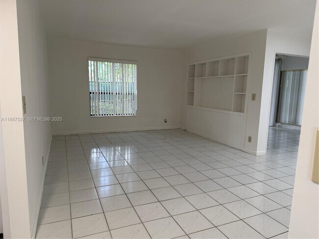 Building Photo - 3929 Carambola Cir N