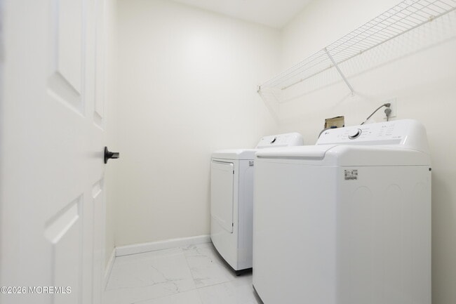 Building Photo - 42 Pennsbury Way