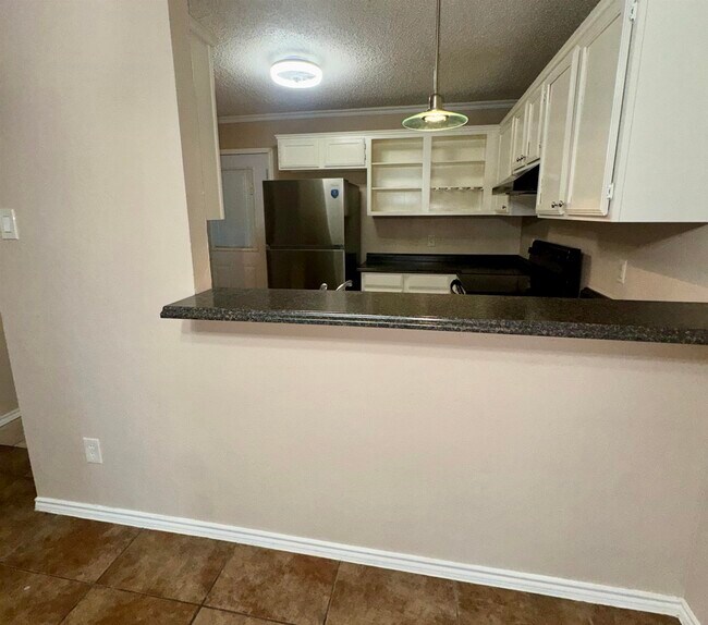 Building Photo - 1111 Shiloh Dr