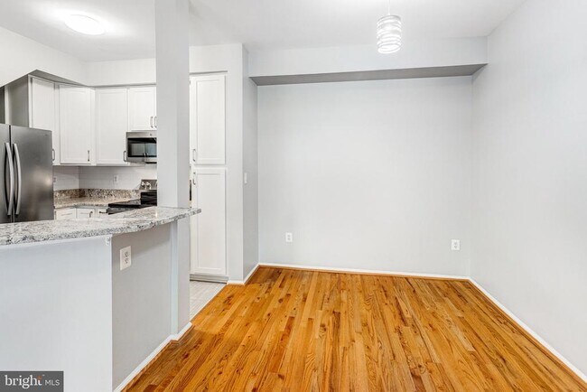 Building Photo - 8315 Sanderling Way