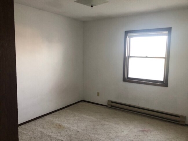 Building Photo - 320 S Illinois