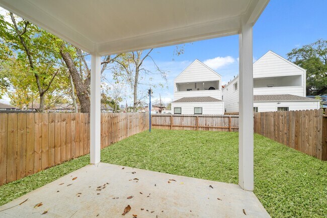 Building Photo - 3417 Tuam St