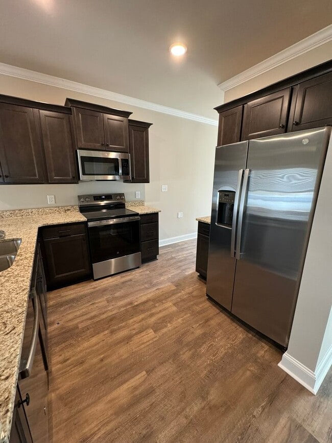 Building Photo - 4 Bedroom/4Bath off Will Hunter Rd. Pre-leasing Now!