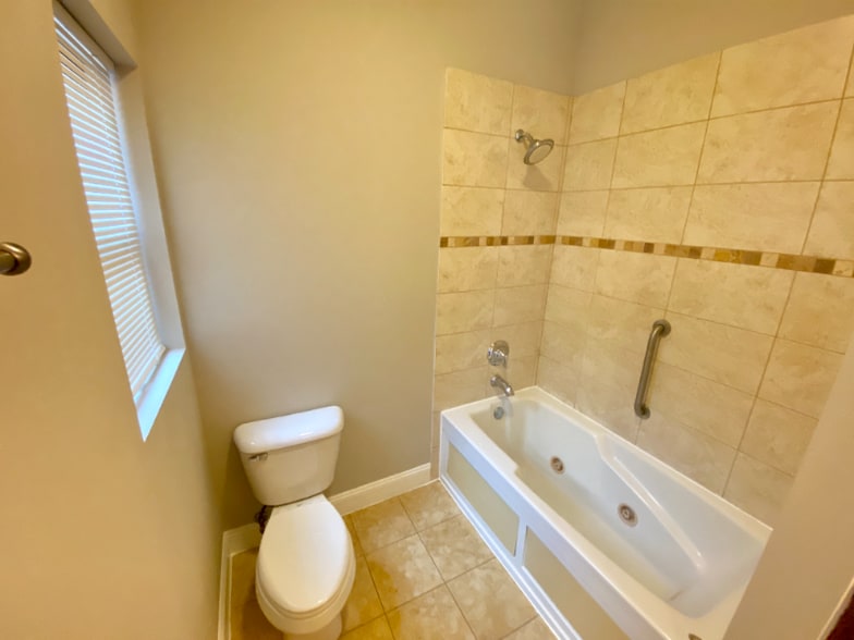 Building Photo - 6557 S Minerva Ave