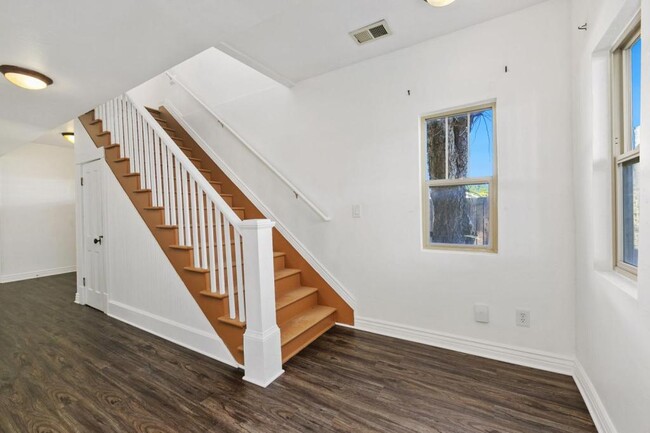 Building Photo - 751 N Garfield Ave
