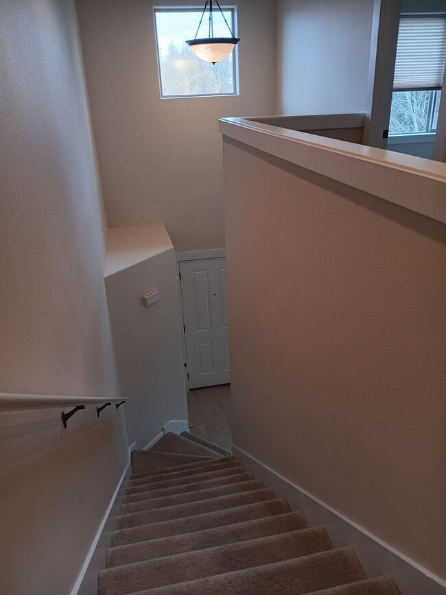 Building Photo - Beautiful Townhouse in West Salem is Ready...