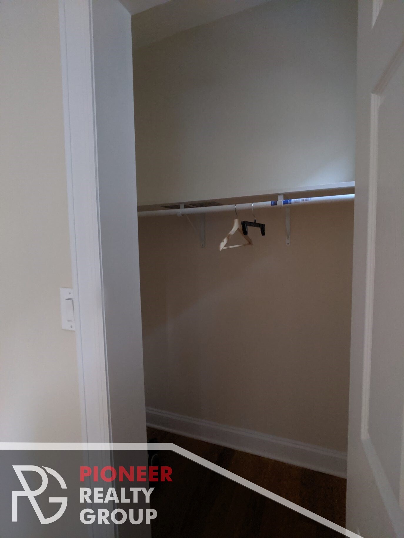 Building Photo - 3721 N Pine Grove Ave