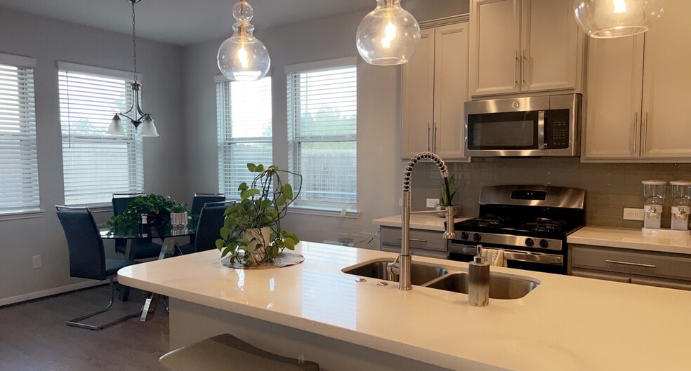 Primary Photo - 6214 Scott Way