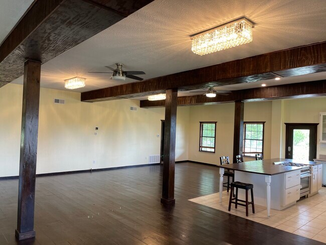 Building Photo - 15500 University Dr